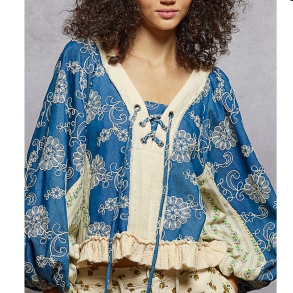 🆕 POL POL Denim Blue Floral Print Lace up Balloon Sleeve Blouse NWOT